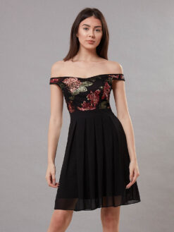 Rochie midi Ocazie Elise Ieftina Banchet Rochii Seara Online Vrei sa ai o aparitie de neuitat? Alege-ti favorita din colectia de rochii de seara Mangata