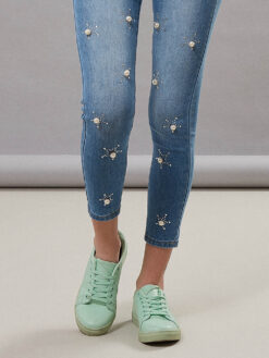 Cauti in Jeans cu Aplicatii Perle? Descopera si Comanda Online pe site-ul Mangata. BLUGI cu Perle Ieftini JEANS Dama Casual Toamna Primavara