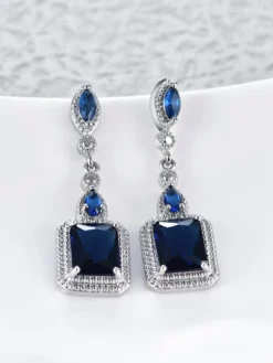 Cauti o Perece de Cercei Deosebiti cu Cristale? Descopera Mangata Jewelry Cercei Eleganti Argintii cu Cristale Albastre Bijuterii Ocazie MANGATA