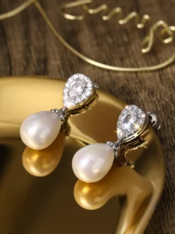 Cauti o Perece de Cercei Deosebiti cu Cristale si Perle? Descopera Colectia Mangata Jewelry Cercei Deosebiti cu Cristale si Perle Bijuterii Mireasa MANGATA