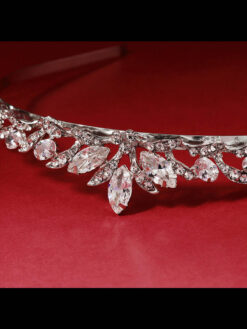 Cauti o Coronita de Mireasa cu Cristale? Descopera Mangata Jewelry Tiara Argintie cu Cristale Coronita Mireasa Nunta MANGATA