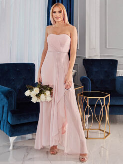 Cauti o Rochie Lunga Couture de Nasa? Descopera Colectia Mangata.ro Rochie de Seara Voal Roz Pudra Despicata Vaporoasa MANGATA Online
