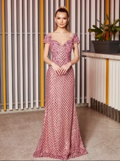 Cauti o Rochie de Ocazie Speciala? Descopera Colectia Mangata.ro Rochie de Ocazie Lungă Roz Dantelă Decolteu Nașă MANGATA, Livrare Rapidă