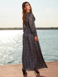 Cauti o Rochie Lunga Couture de Gala? Descopera Colectia Mangata.ro Rochie de Seară Lunga Albastra Voal Imprimeu Floral MANGATA