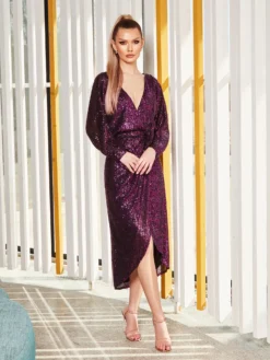 Cauti o Rochie Midi de Ocazie cu Paiete? Descopera Colectia Mangata.ro Rochie Midi Lux Mov Paiete Despicată Ocazie MANGATA, Livrare Rapidă