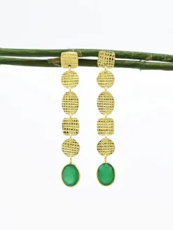 Cauti o Pereche de Cercei Deosebiti cu Pietre Naturale? Descopera Colectia Schmuckoo Berlin Cercei Lungi Eleganti Aurii Pietre Semipretioase Onyx Verde Aur