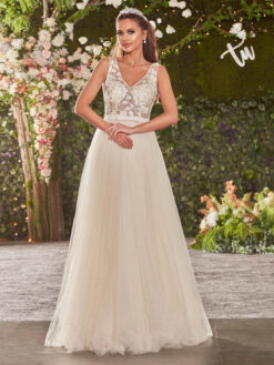 Cauti o Rochie de Mireasă Specială? Comanda Online pe Mangata.ro | Rochie de Mireasă Tulle Flori 3D Broderie MANGATA, Livrare Rapidă