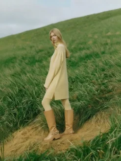 Cauti o Cizma Lunga Nude In Trend? Descopera Colectia Mangata si Comanda Cizme de Dama Nude Lungi Piele Toamna Moderne MANGATA