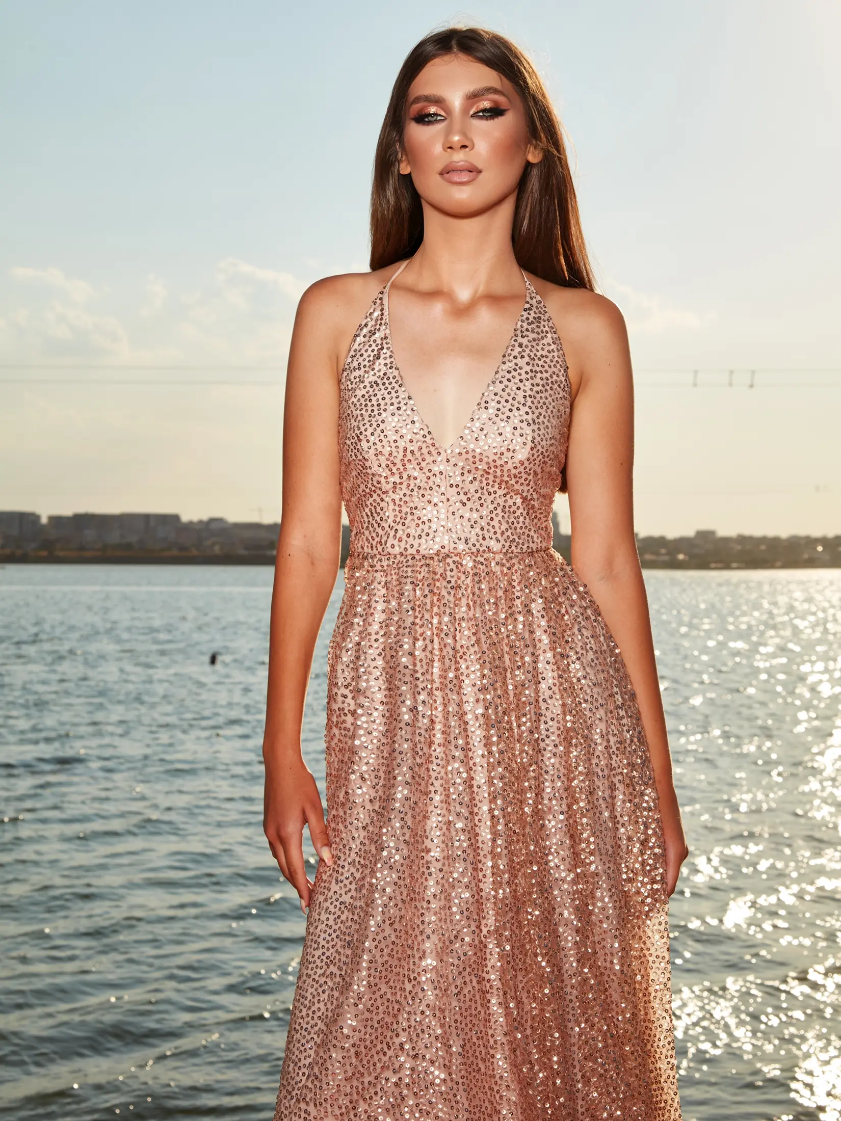 Cauti o Rochie de Ocazie Deosebita? Descopera Colectia Mangata Extravagant ROCHIE Eleganta Lunga Paiete Aurie ROCHII Ocazie Lux MANGATA