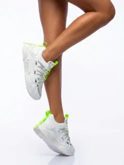 Cauti un Adidas Alb in Trend Deosebit? Descopera Colectia Mangata | Adidasi Albi Verde Neon Talpa Inalta Piele Eco Fashion
