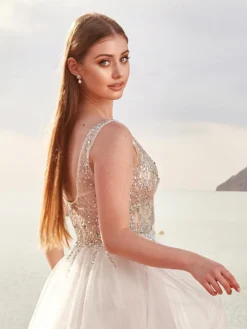 Cauti o Perece de Cercei Deosebiti cu Cristale? Descopera Colectia Mangata.ro Cercei Ocazie Lungi Argintii Eleganti Cristale Perle MANGATA