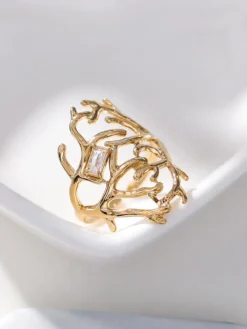 Inel de Dama Modern cu Cristal Placat cu Aur MANGATA, Vino si Descopera Bijuteriile in Trend Mangata. Fii la Moda! Livrare Rapida