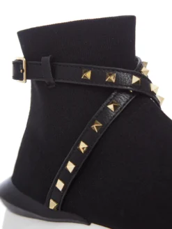 Cauti Ghete Negre Sport Casual In Trend? Descopera Colectia Mangata Ghete de Damă Negre Sport Casual Rockstuds Aurii MENBUR, Livrare Rapida