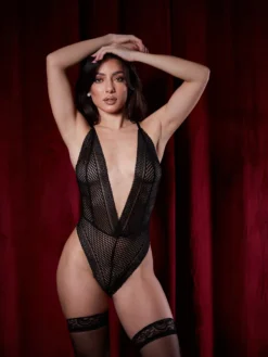 Cauti Lenjerie Intima Seducatoare? Descopera Body Negru Decolteu in V Spate Gol Provocator, Livrare Rapida, Ambalare Cadou