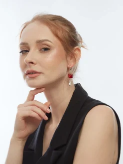 Cauti o Pereche de Cercei Deosebiti cu Cristale? Descopera Colectia Mangata Jewelry Cercei Aurii de Seară Cristale Roz și Zirconiu MANGATA