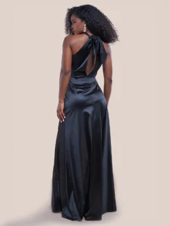 Cauti o Rochie Lunga Eleganta Deosebita? Descopera Colectia Mangata Rochie de Seara Lunga Neagra Crapatura MANGATA, Livrare Rapida