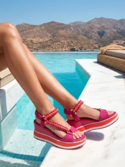 Cauti Sandale Casual de Primavara Vara? Vezi Colectia MENBUR la MANGATA Sandale Menbur Fucsia Casual de Vara Platforma MANGATA