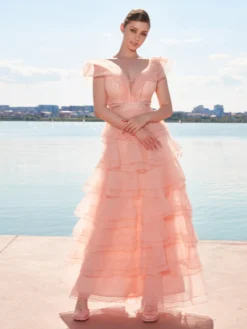 Cauti o Rochie Lunga de Ocazie Specială? Descopera Colectia Extravagant Rochie de Seară Lungă Somon Volane Cristale MANGATA
