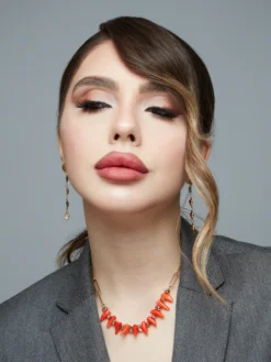 Cauti Bijuterii Speciale? Descopera pe MANGATA Colier de Dama Modern cu Lant Auriu Coral Natural MANGATA, Livrare Rapida, Calitate