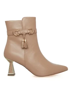 Cauti Botine in Trend Deosebite? Descopera Online Colectia Mangata Botine Menbur Nude Toc Mic Clepsidra Comode Raymi MANGATA, Livrare Rapidă