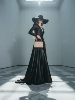 Cauti un Clutch Auriu cu Cristale? Comanda acum unul special pe Mangata.ro | Poșetă Menbur Elegantă Aurie de Ocazie Cristale Mangata
