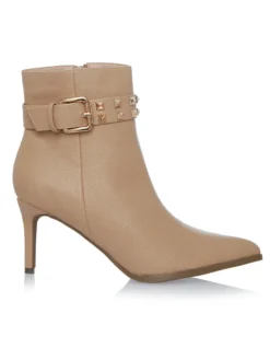 Cauti Botine in Trend Deosebite? Descopera Online Colectia Mangata Botine Menbur Nude Toc Subtire Rockstuds YAMA MANGATA, Livrare Rapidă