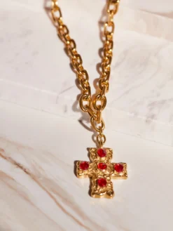 Cauti Bijuterii Speciale? Descopera pe MANGATA Colier Placat cu Aur Pandant Cruce Cristale Rosii, Livrare Rapida, Calitate
