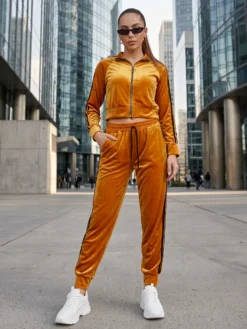 Cauti un Trening Modern din Catifea? Comanda Online pe Mangata.ro | Trening Dama Galben Mustar Catifea Fashion Treninguri MANGATA