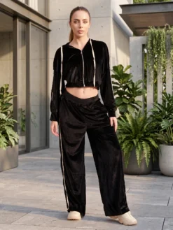 Cauti un Trening Negru Deosebit? Comanda Online pe Mangata.ro | Trening de Dama Negru Modern Catifea Gluga Casual MANGATA