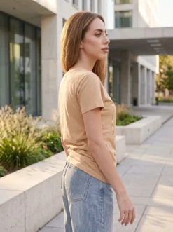Cauti un Tricou de Primavara Vara Modern? Descopera si Comanda Online Tricou de Dama Fashion Nude Karl Topuri Casual MANGATA