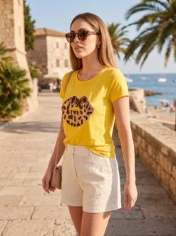 Cauti un Tricou de Primavara Vara Modern? Descopera si Comanda Online Tricou de Dama Leopard Lips Galben Casual MANGATA, Livrare Rapida