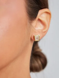Cauti o Pereche de Cercei Deosebiti cu Pietre Naturale? Descopera Colectia MANGATA Cercei Stud Pietre Rainbow Moonstone Placati Aur 18K