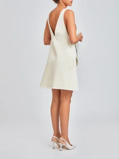 Cauti o Rochie de Seara deosebita care sa te puna in valoare? Comanda Online Rochie Midi Eleganta Ivory Funda Cristale Decolteu MANGATA, Livrare Rapidă