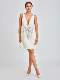 Cauti o Rochie de Seara deosebita care sa te puna in valoare? Comanda Online Rochie Midi Eleganta Ivory Funda Cristale Decolteu MANGATA, Livrare Rapidă