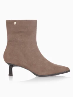 Cauti Botine din Piele Naturala Deosebite? Descopera Online Colectia MANAGATA, Botine Top3 Cappuccino Piele Întoarsă Naturală cu Toc, Livrare Rapida