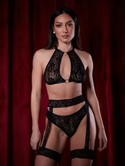 Cauti Lenjerie Intima Seducatoare? Descopera Set Lenjerie Intimă Neagră 3 Piese cu Harness Mangata, Livrare Rapida, Ambalare Cadou
