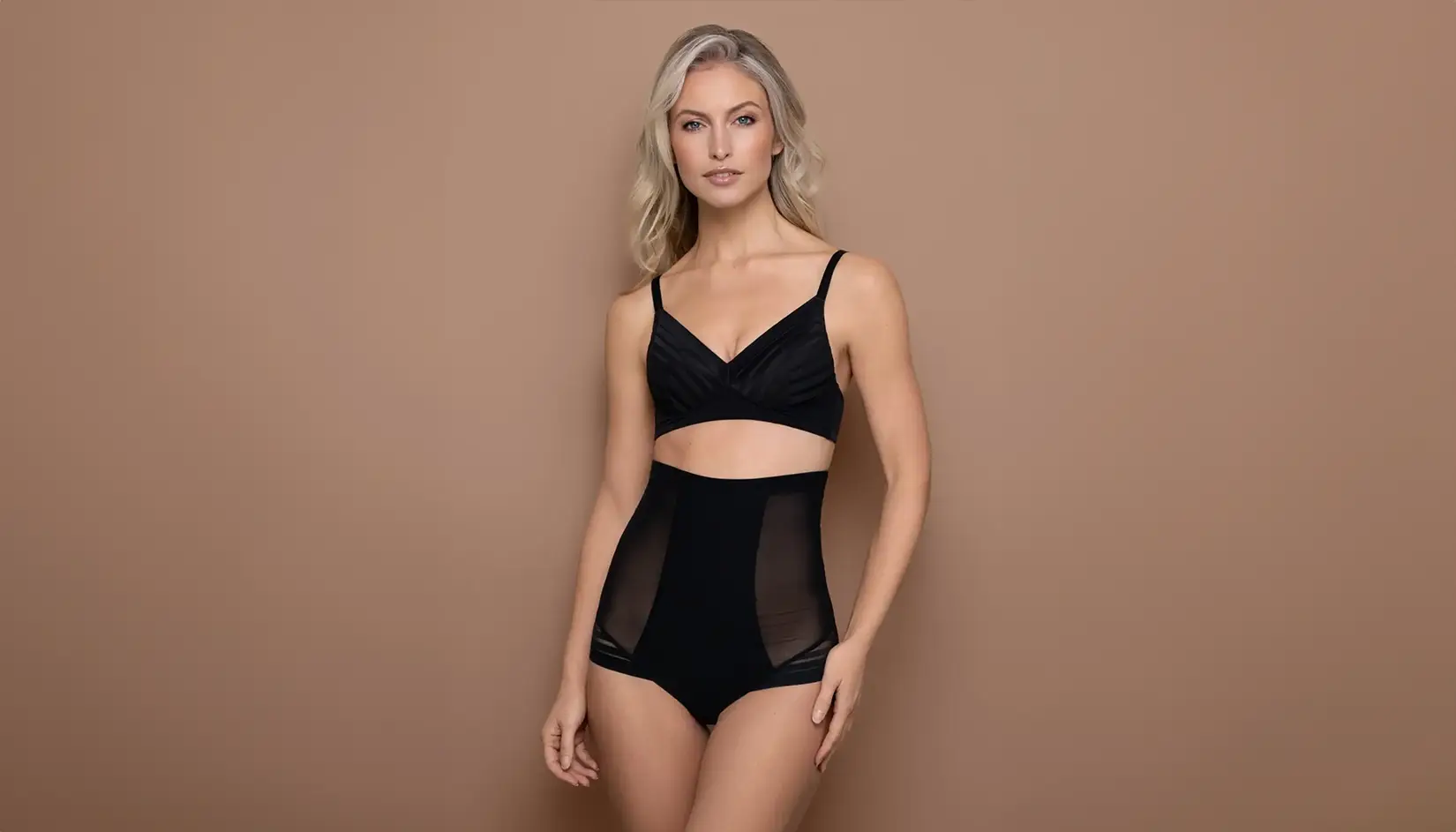 Sculptează-ți silueta cu lenjeria modelatoare Bye Bra. Soluții invizibile, fără cusături, ideale sub rochii mulate. Confort și susținere premium. Comandă pe Mangata