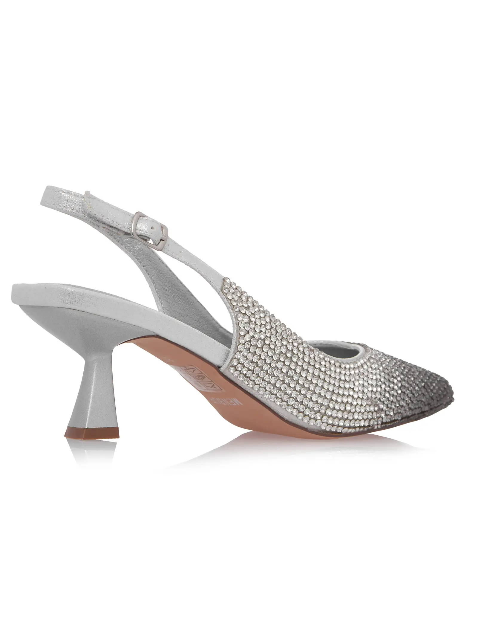 Descoperă noile sandale Menbur! Model slingback argintiu cu degrade de cristale și toc kitten comod. Eleganță spaniolă pentru evenimente speciale.