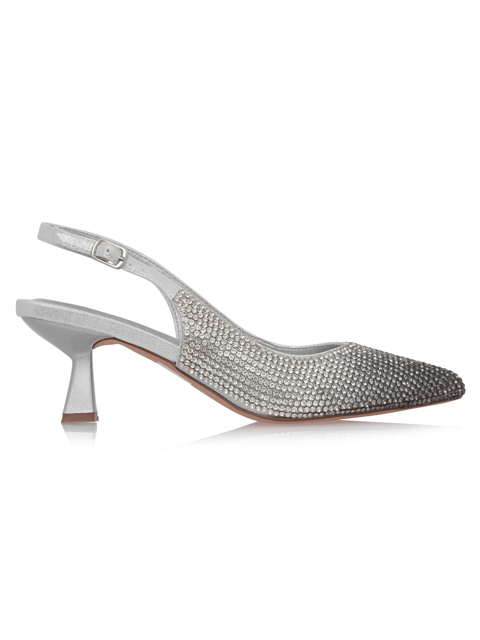 Descoperă noile sandale Menbur! Model slingback argintiu cu degrade de cristale și toc kitten comod. Eleganță spaniolă pentru evenimente speciale.