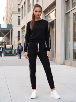 Cauti un Trening Negru Deosebit? Descopera si Comanda Online | Trening Sport Casual Bumbac Negru Glamour Dungi Online MANGATA