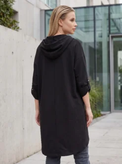 Cauti Online o Jacheta de Dama in Trend? Descopera Colectia Mangata. Jacheta Neagra Casual Gluga Maneca Lunga Moderna MANGATA